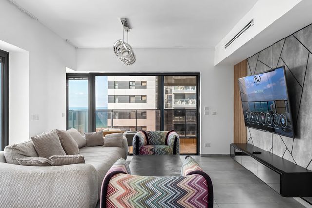 Luxury 4BR Tower w/ Panoramic Sea View | Mamad