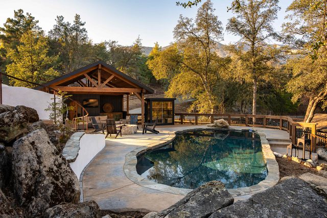 Prime Sequoia Stay: Pool • Hot Tub • Sauna • Views