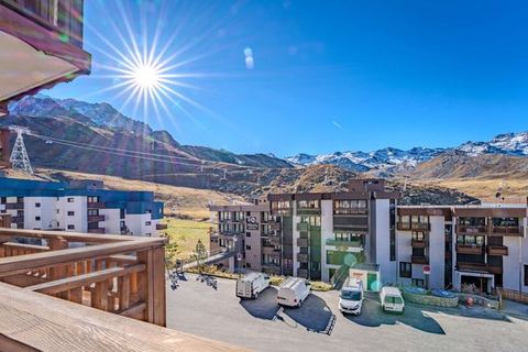 Ski-In/Out Apt w/ Mountain Views