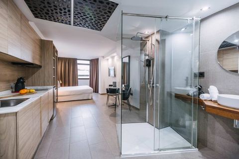 Poem Suites by Airnest • Apartment with City View