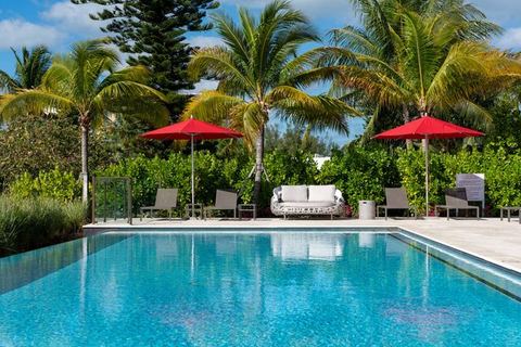 Penthouse at "Thirty Six" with Infinity Pool — Nassau, New Providence