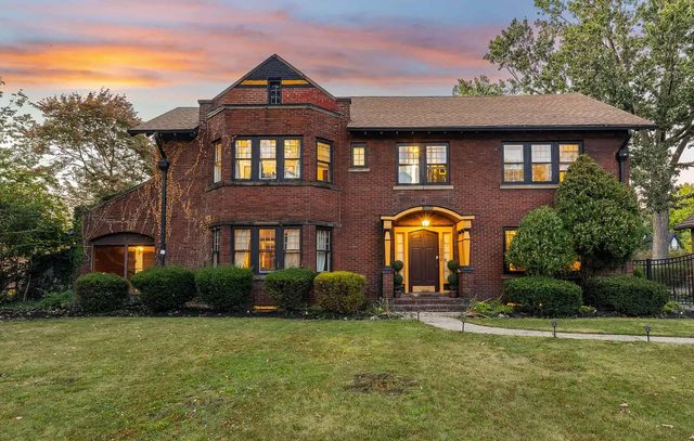 Edgewater Estate - Sleeps 14 - Fun Game Room