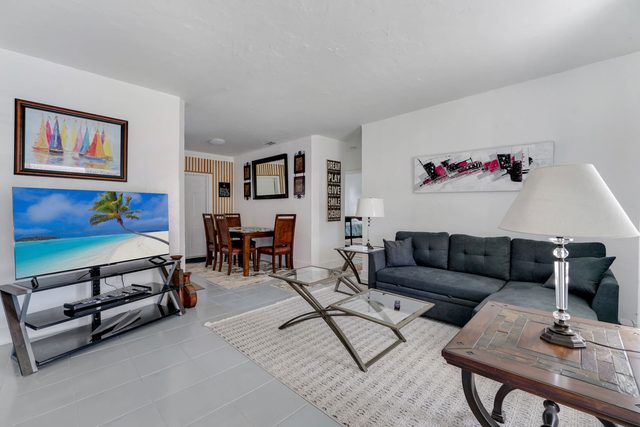 Modern 3BR Home, Sleeps 6, Minutes from DT Miami