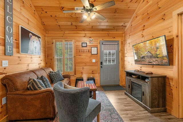 Smoky Mountain Hideaway with Hot Tub & Firepit!