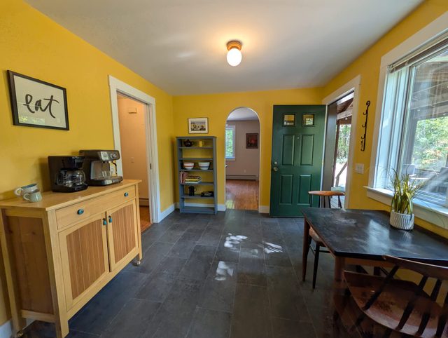 Nature Lodge Retreat: Screened Porch, Pet-Friendly