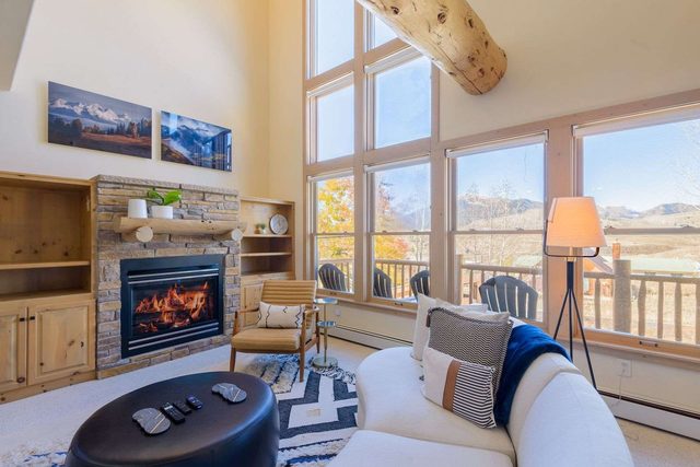 Updated Treasury Point condo, garage, hot tub!