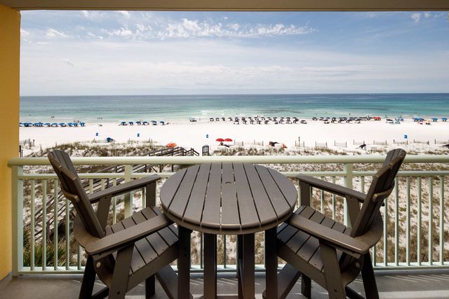 Pelican Isle 403🌊 Gulf Front🏖️Free Beach Setup