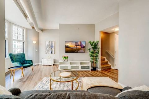 Luxe 2B in Playhouse Square • Pool & Spa • Gym — Cleveland, OH