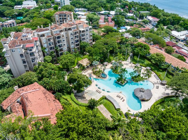 Tamarindo Beach | Pool & Free Concierge