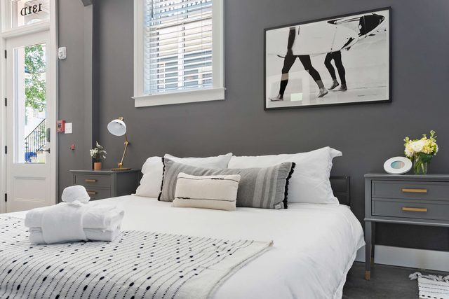 Private Modern Studio - Blocks from King!
