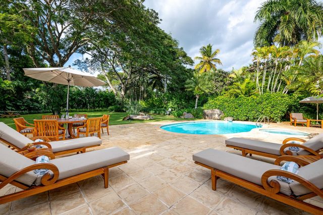 Villa La Serenité | Tropical Comfort Steps from Minitas Beach