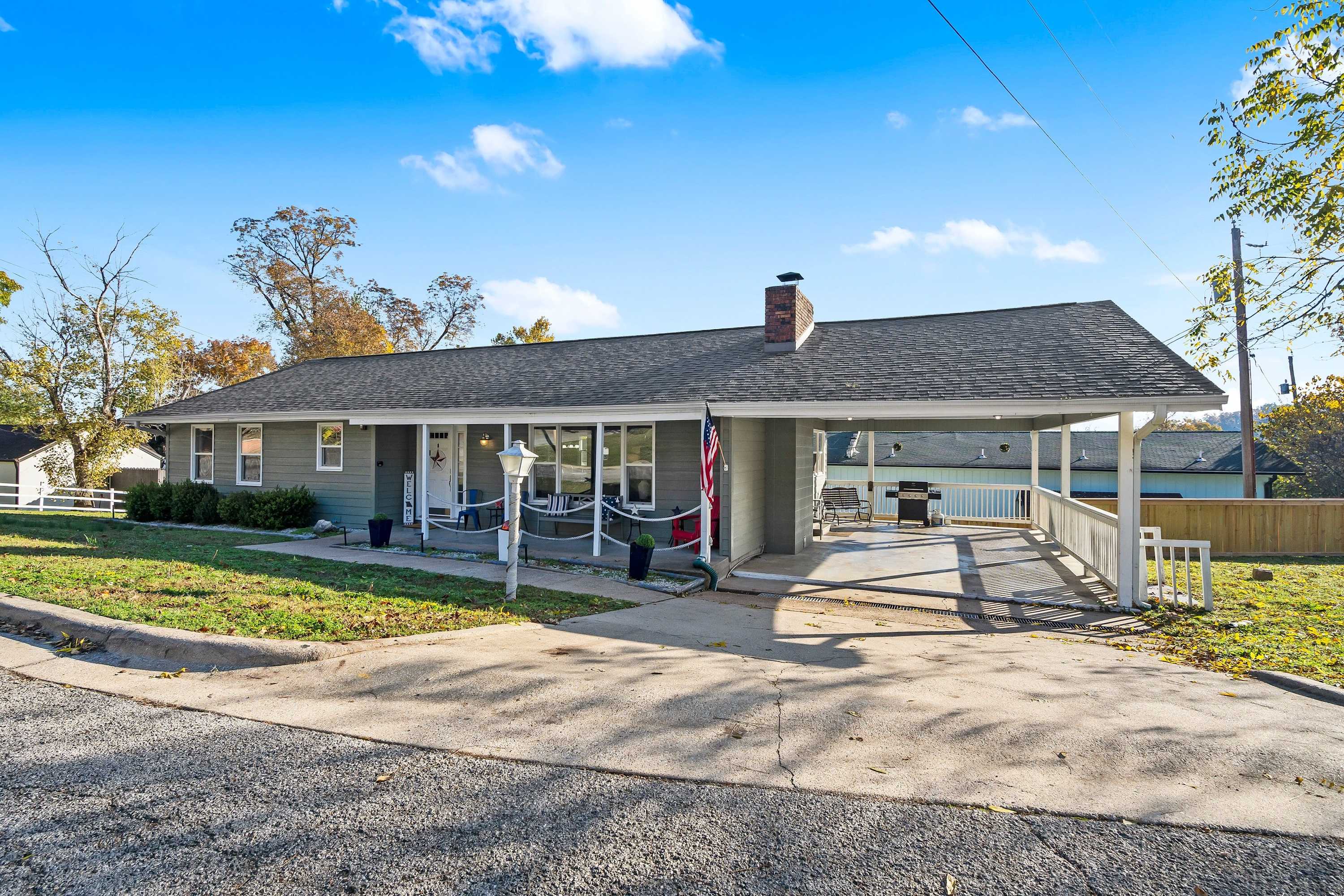 Branson Downtown Beauty - 4 BDR Home Sleeps 13