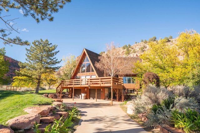 Family Cabin w/Hot Tub | Red Rock Views | Pets