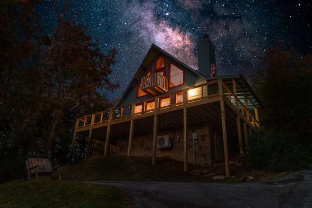 Secluded, Good View, Close to Town, HotTub, Rustic — Sevierville, TN