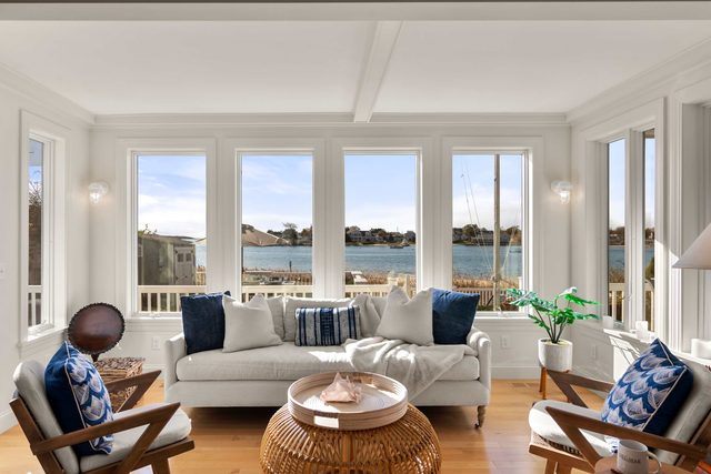 Waterfront, Private Beach, Gorgeous Views!