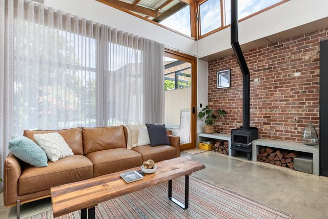 'The Foundry' Modern Industrial Home w/Courtyard & Fireplace, Adelaide CBD — Adelaide, South Australia