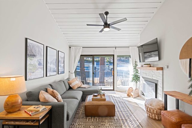 110 Yards to Canyon Lodge | Slope Views, Hot tub — Mammoth Lakes, CA