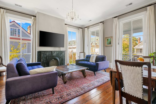 Modern, Stylish 2b/2b, Walk to King!
