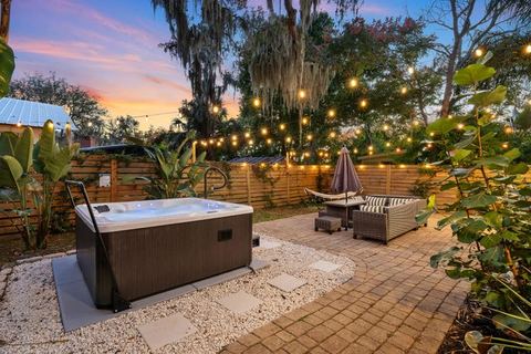 Boho Suite l Hot Tub l Walk to the Amp l Dogs OK — St. Augustine, FL