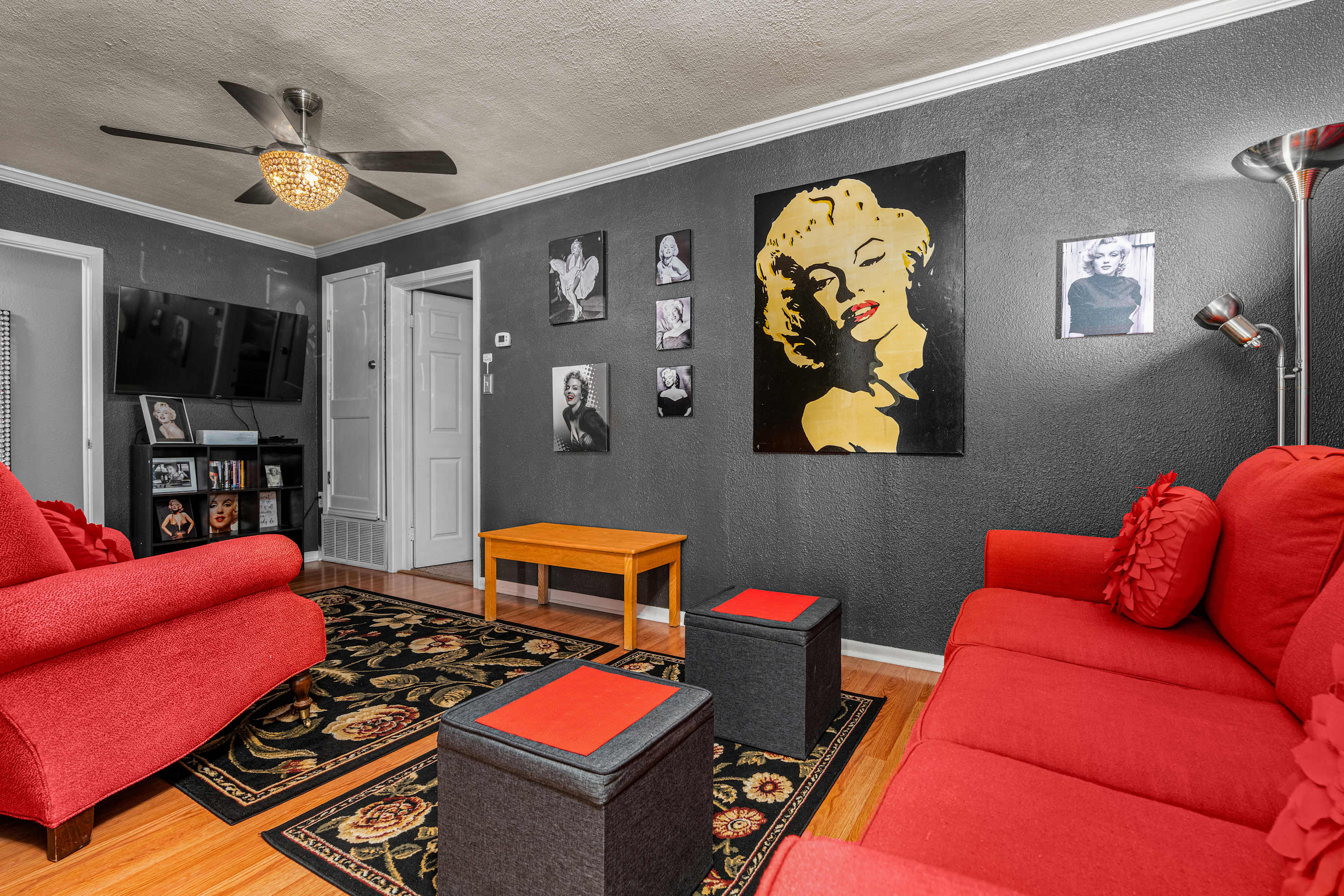That Marilyn House - 2 Blocks to Main!