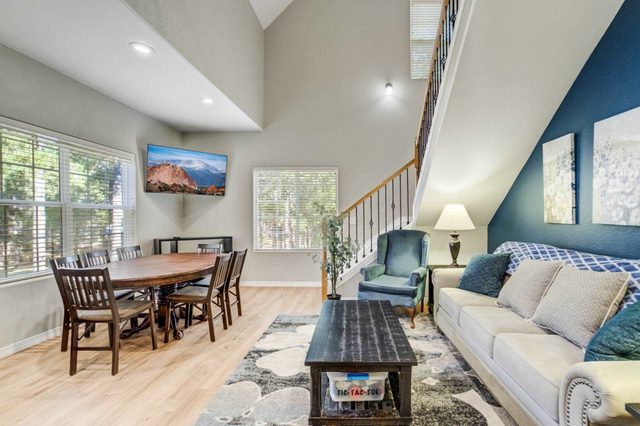 5BR Luxury Mountain Home w/ Hot Tub & Views