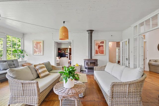 5 Bedroom Charming Homestead on Vineyard — Orange, New South Wales