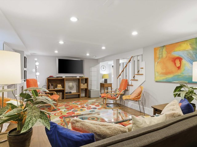 Charming 4BR Bungalow - Steps to Clarendon METRO — Arlington, VA