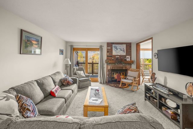 White Oak Lodge | Shuttle to Mt. Snow w/ Fireplace