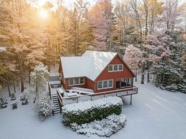 Red Hemlock Retreat | Hot Tub & Close To Mountains