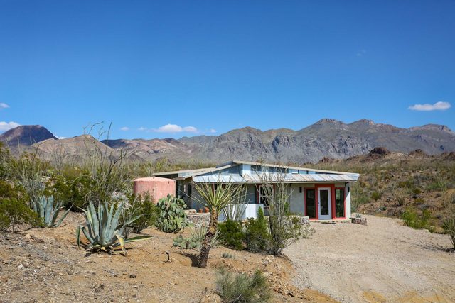 Yellow Mountain House: 3BR w/ Hot Tub & Fire Ring