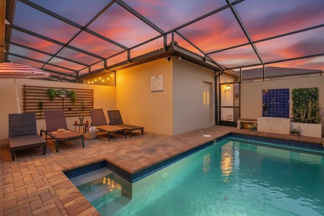 Family villa near Disney w/ pool & game room