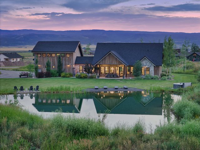 Teton Homestead: Teton View Ranch + Bar + Hot Tub — Tetonia, ID