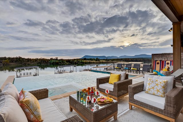 Sunset Oaks Estate I with Infinity Pool — Kingsland, TX