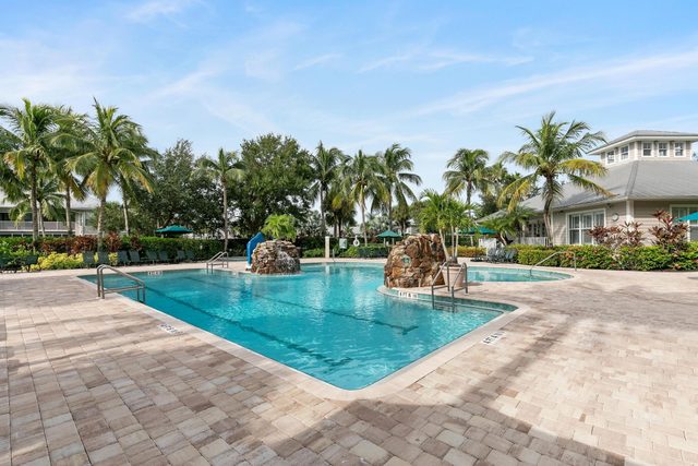 LUXURY 1st FLOOR VILLA / 2 BD 2BTH in Lely Resort