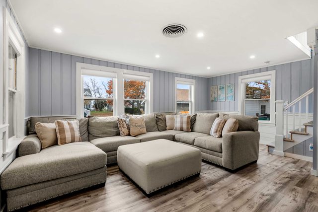 Steps to the Beach, Cozy, Central AC!