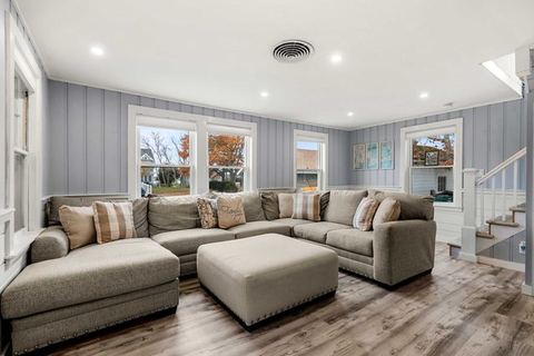 Steps to the Beach, Cozy, Central AC!