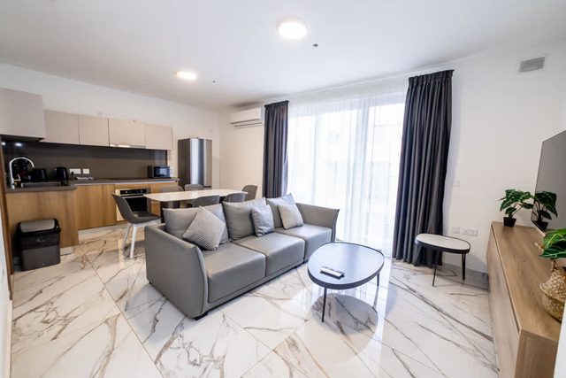 Modern Comfort by the Coast 2 BR Gem - by HostMT — San Pawl il-Baħar, Saint Paul’s Bay