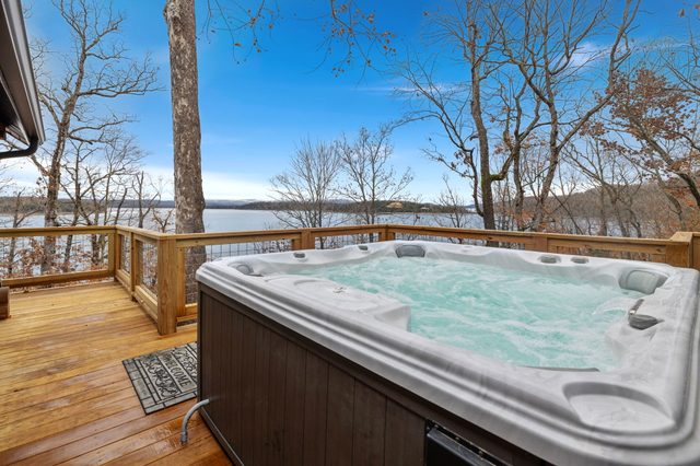 Horizon Hideaway-ON Beaver Lake-Hot Tub-Sunroom