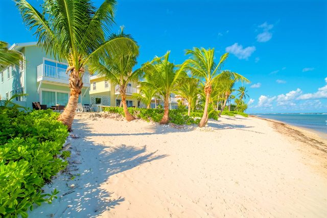 Beautiful 3 Bd Beachfront Home North Side Sleeps 7 — North Side, North Side