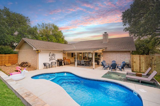 Das Bach Haus - Heated Pool, Hot Tub & Game Room