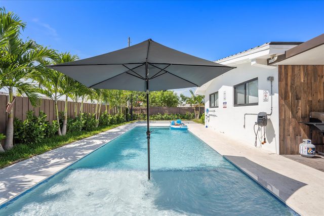 Miami 4BR Villa Heated Pool, Game & Basketball — Miami, FL