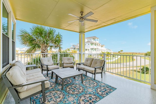 Breaking Waves - Open Airy Beautiful Ocean Views!