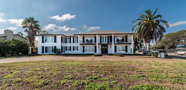 Ocean Drive Grand Estate Sleeps 54 Pool