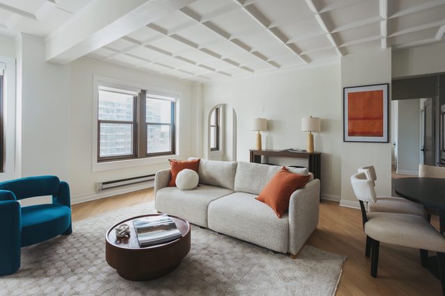 Luxury Designer Apartment 1202|Gold Coast/Old Town