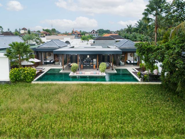 Villa Madie 2BR : with Infinity Ricefield View