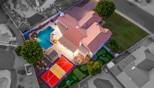 Sleeps 19 • Pool • Sport Court • Putt Putt • Gym