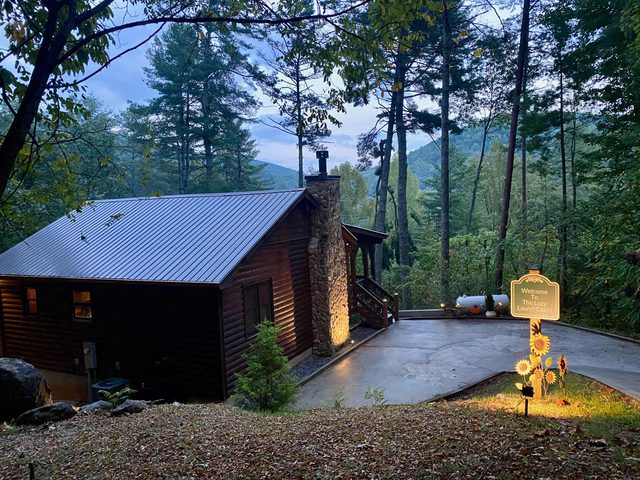 Waterfall Sounds,Mountain Views,Pets,Hot Tub