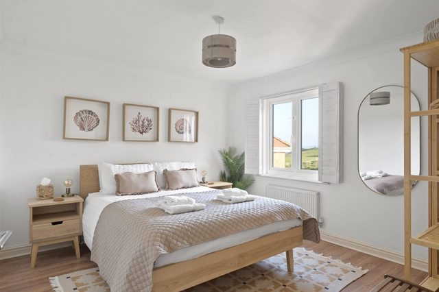 Apartment, Sea Views & Parking, Walk to Fistral