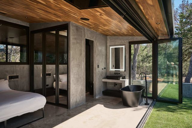 Serene Luxury Escape | Private+Soaking Tub+2 Kings