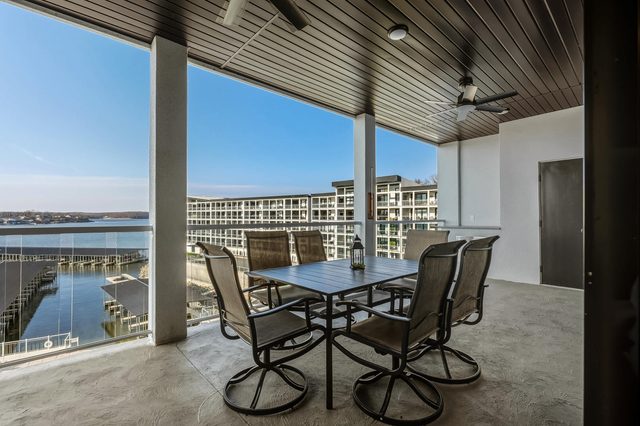 New Luxury Unit! Dreamy place on the Lake — Osage Beach, MO